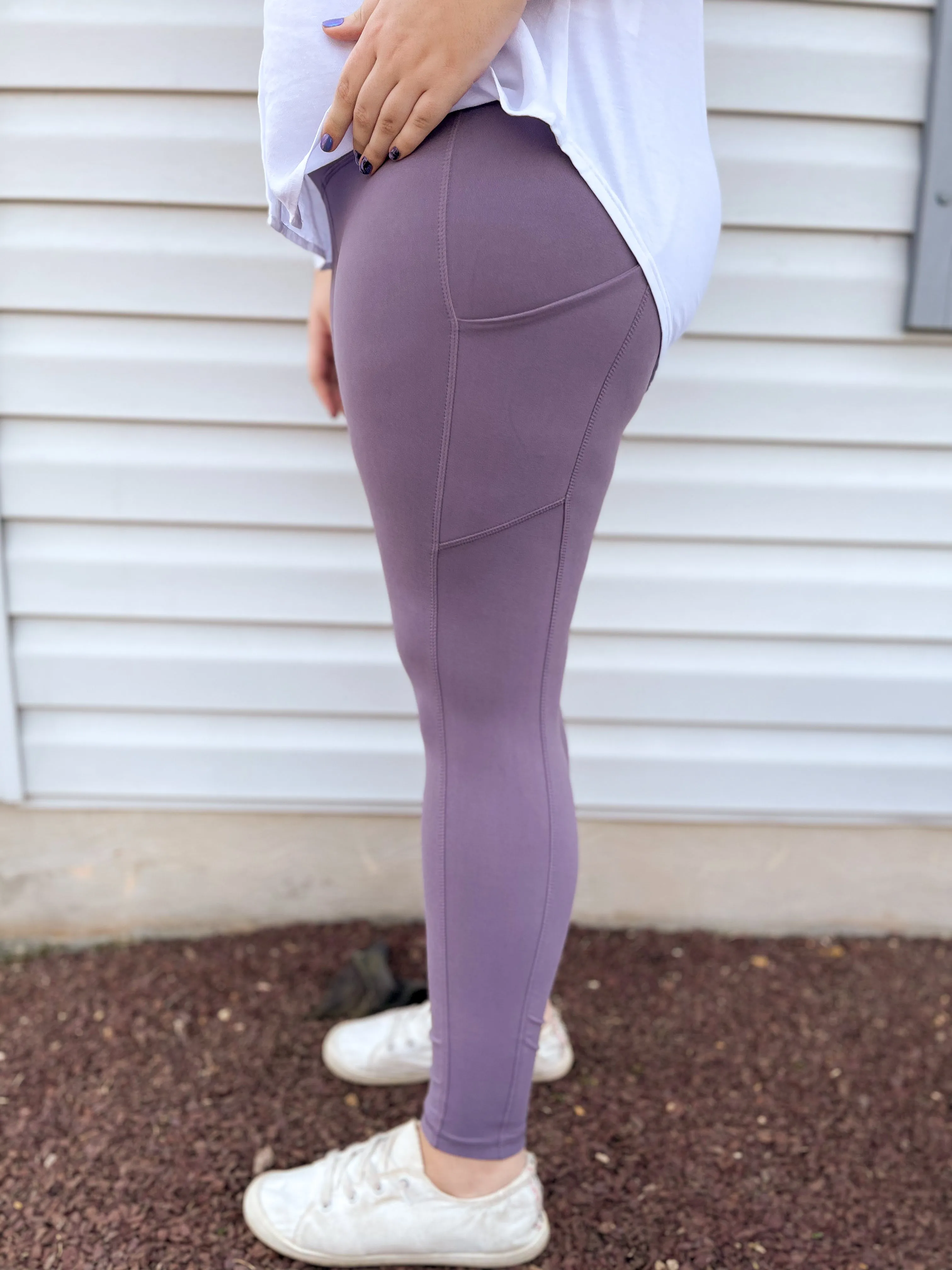 Buttery Soft Leggings With Pockets in Frosted Mulberry